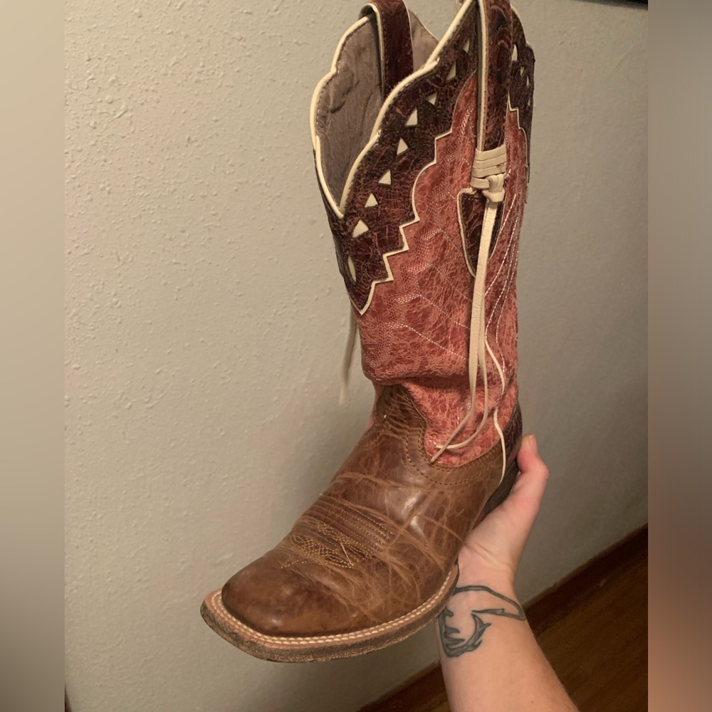 Ariat Boots-square toe with western heel!! Excellent condition!
